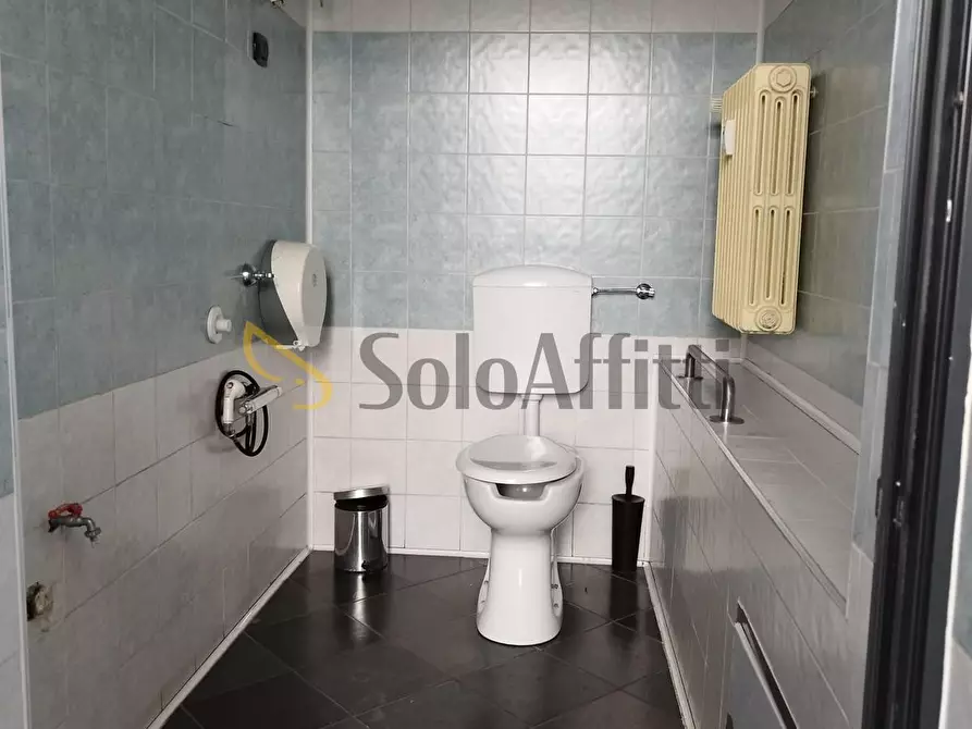 Immagine 10 di Locale commerciale in affitto  in Strada Piossasco 20 a Orbassano