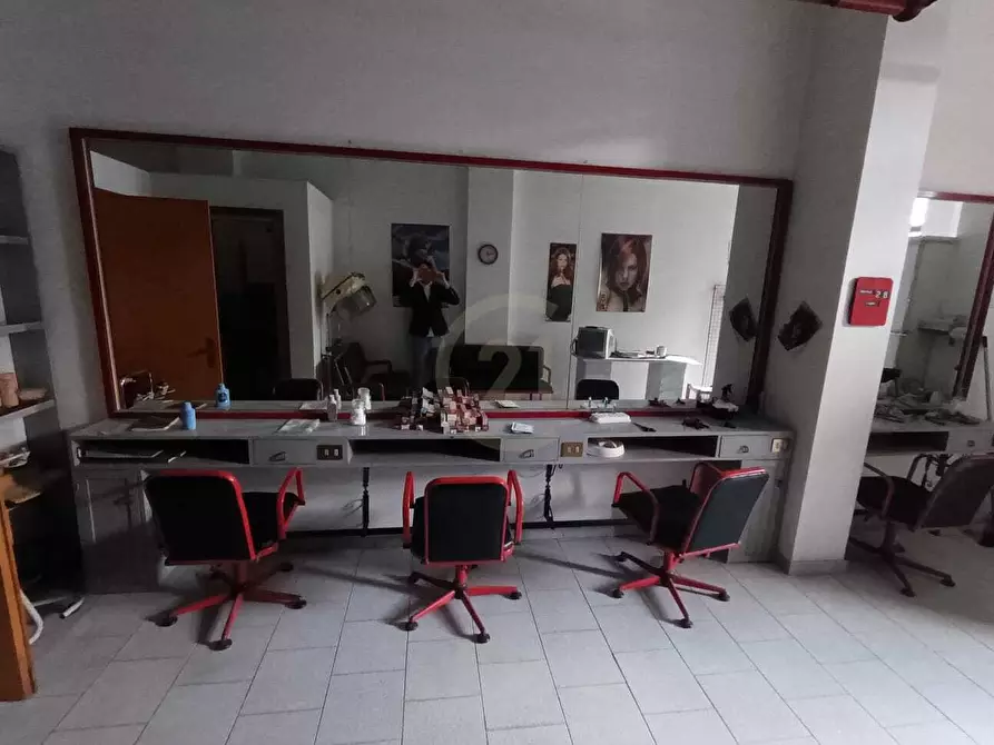 Immagine 14 di Attività commerciale in vendita  in Via Circumvallaz 250 a Paterno'