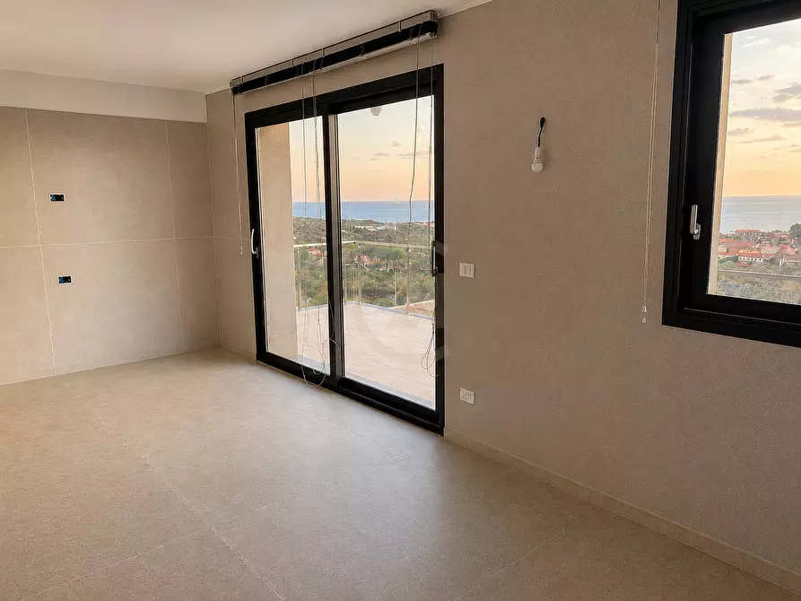 Immagine 12 di Villa in vendita  in Via Ignazio Biscari 43 a Aci Castello