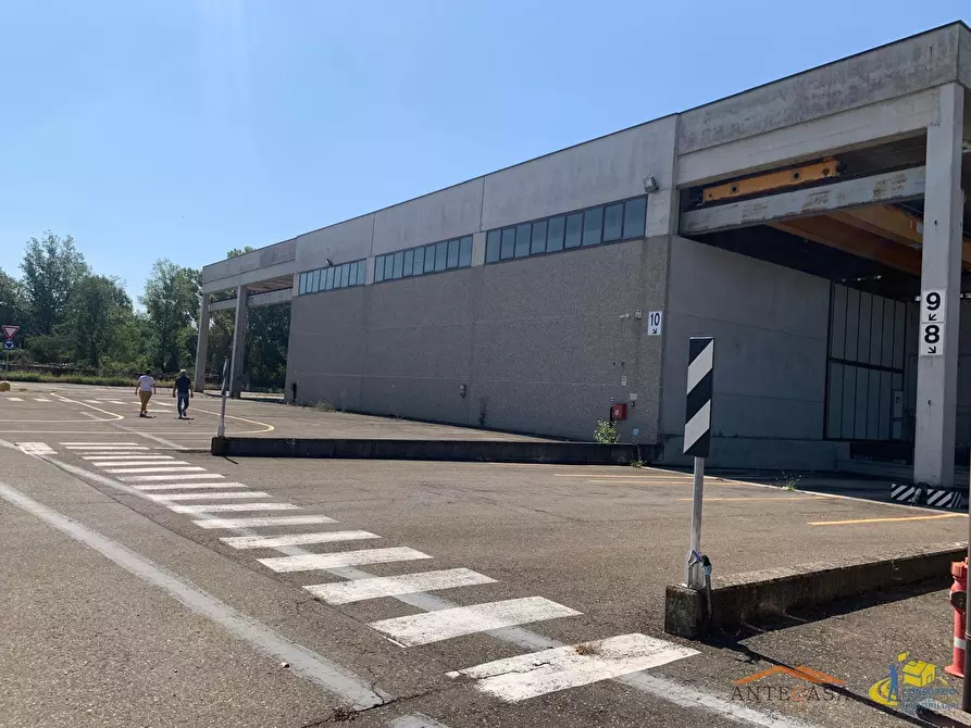 Immagine 1 di Attività artigianale in vendita  in Via londra a Parma