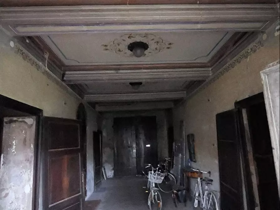 Immagine 7 di Palazzo in vendita  a Viadana