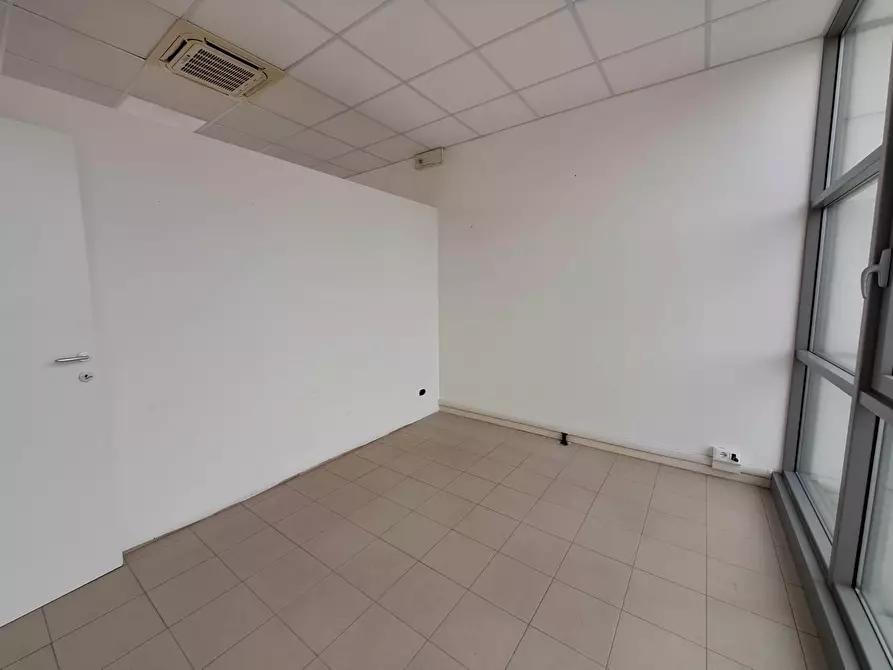 Immagine 12 di Ufficio in affitto  in Via Mario Fantelli 12 a Parma