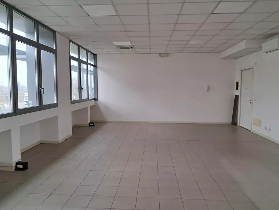 Immagine 8 di Ufficio in affitto  in Via Mario Fantelli 12 a Parma