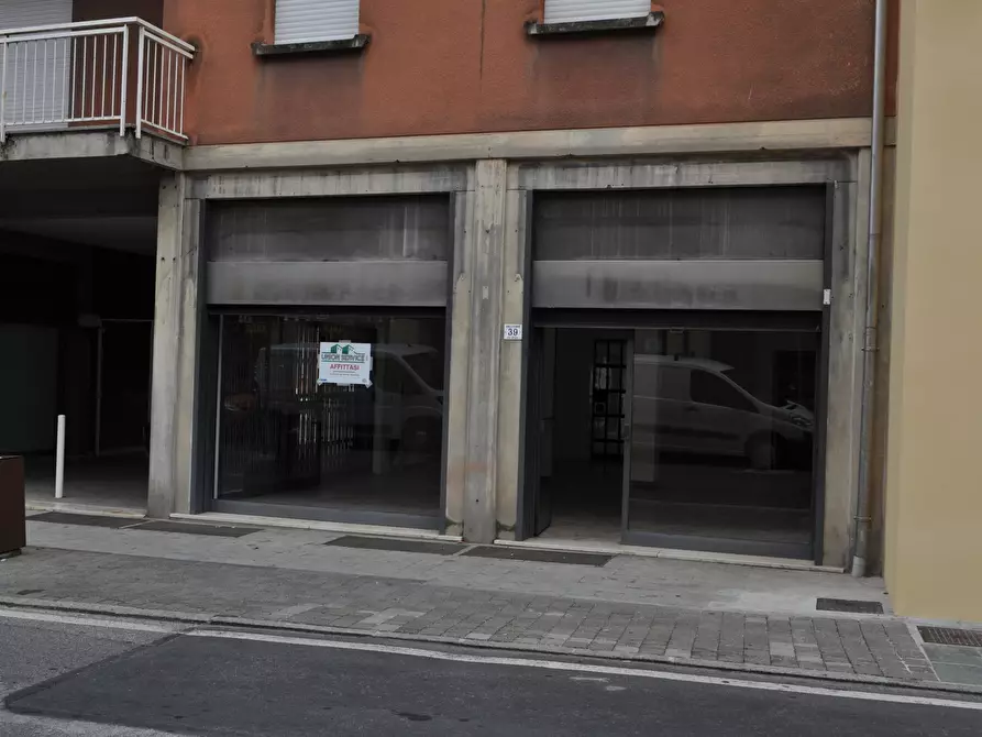 Immagine 4 di Locale commerciale in vendita  in via spezia 49 a Collecchio