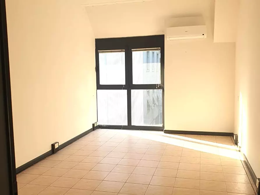 Immagine 9 di Ufficio in affitto  in Via Emilia Est 210 a Parma