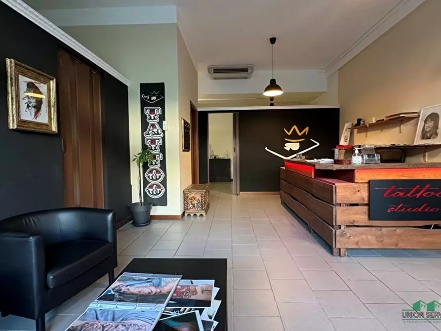 Immagine 3 di Attività commerciale in vendita  in Via La Spezia 32 a Collecchio