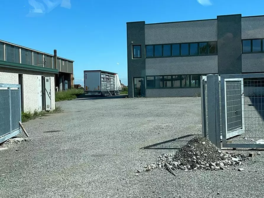 Immagine 9 di Attività artigianale in vendita  a Parma