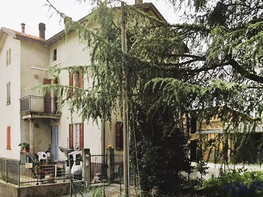 Immagine 1 di Casa trifamiliare in vendita  in VIA PEDEMONTANA 50 a Traversetolo