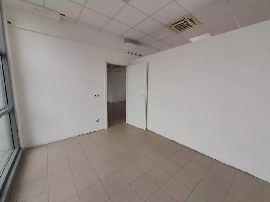 Immagine 13 di Ufficio in affitto  in Via Mario Fantelli 12 a Parma