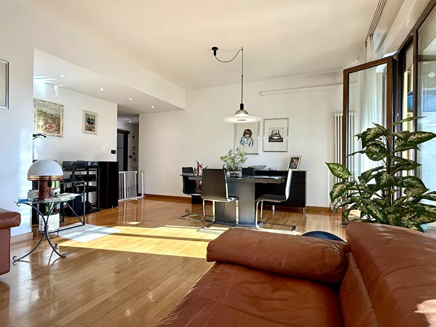 Immagine 8 di Pentalocale in vendita  in Via Allende 23 a Bologna