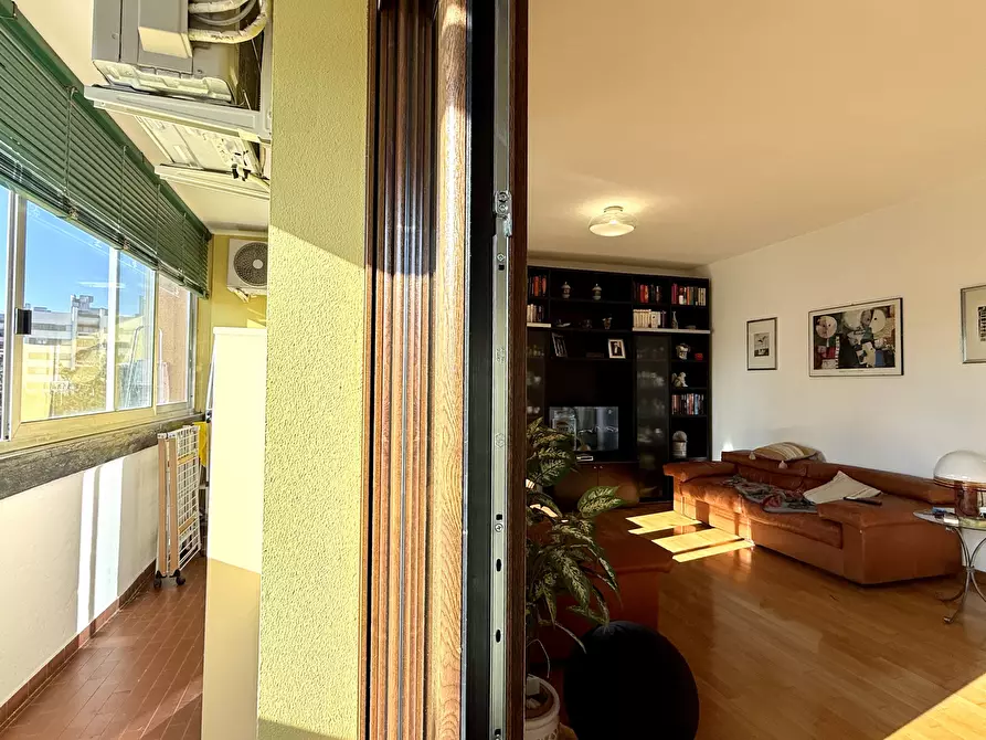 Immagine 6 di Pentalocale in vendita  in Via Allende 23 a Bologna