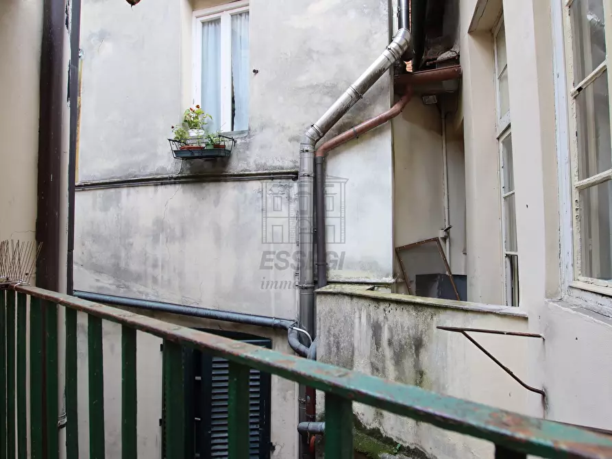 Immagine 12 di Appartamento in vendita  a Lucca
