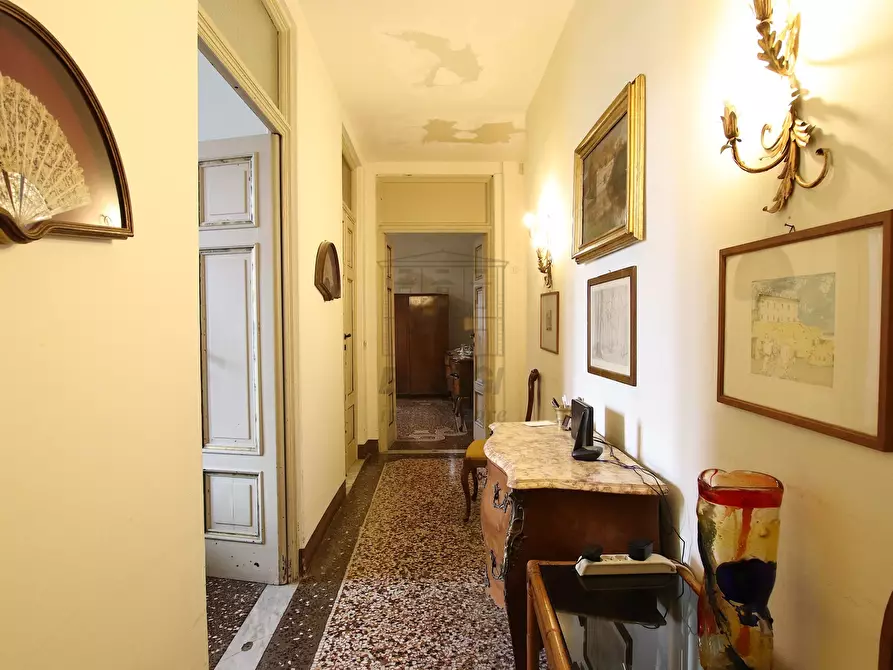 Immagine 14 di Appartamento in vendita  a Lucca