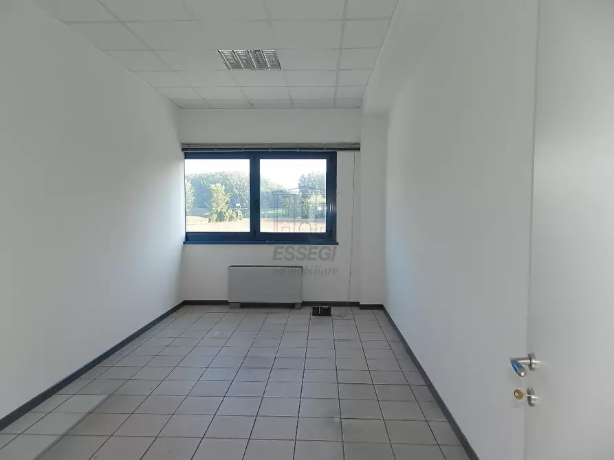 Immagine 9 di Ufficio in affitto  in Via C. Angeloni a Lucca