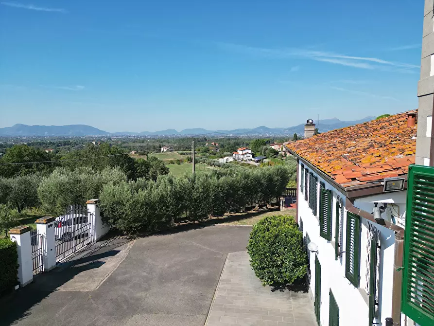 Immagine 8 di Villa in vendita  in Via dei Pieroni a Capannori