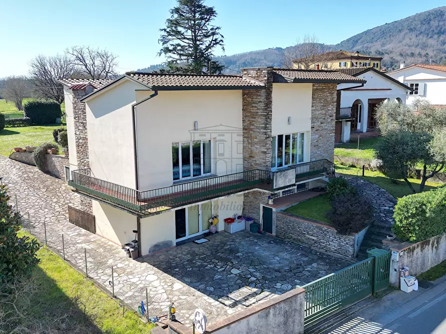 Immagine 2 di Villa in vendita  in Via Sarzanese 4289 a Lucca