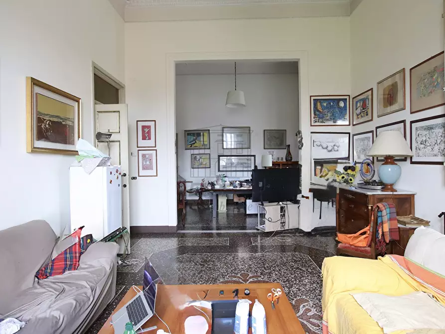 Immagine 5 di Appartamento in vendita  a Lucca