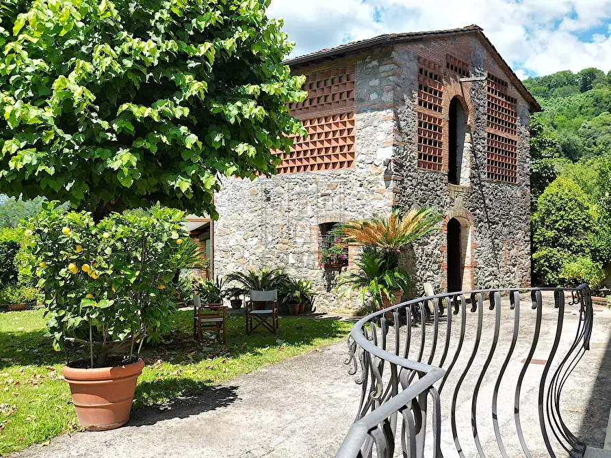 Immagine 8 di Villa in vendita  in San Martino in Freddana a Lucca