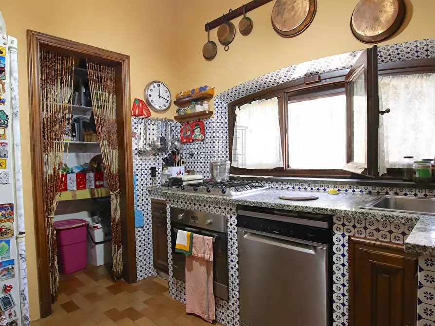 Immagine 10 di Villa in vendita  in Via dei Borelli a Lucca