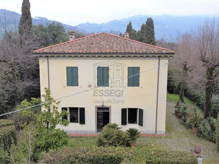 Immagine 3 di Villa in vendita  in via di montecatino a Lucca
