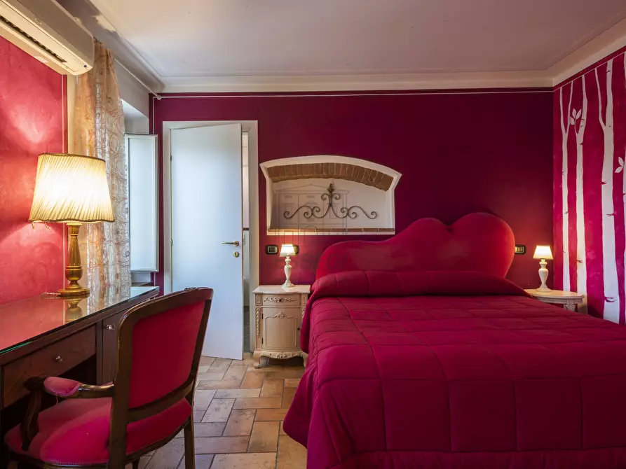 Immagine 22 di Rustico / casale in vendita  in Via di Montecarlo 59 a Lucca