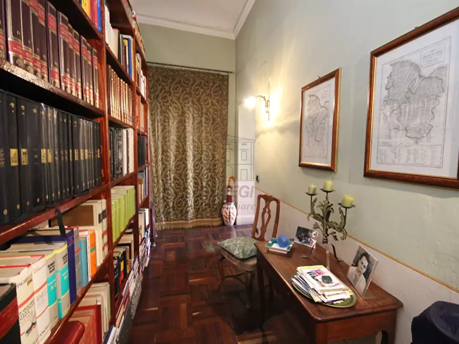 Immagine 23 di Appartamento in vendita  in piazza san frediano a Lucca