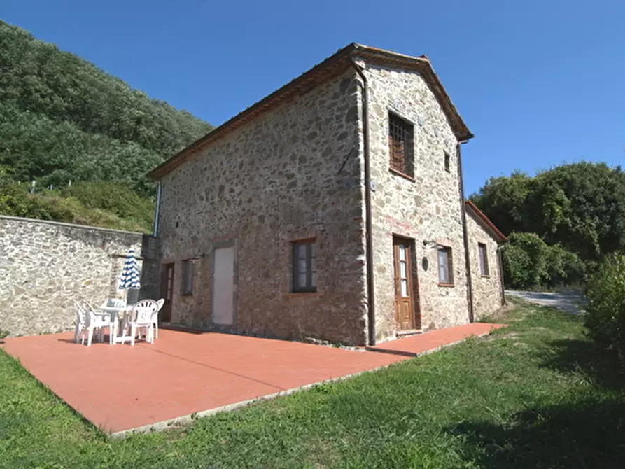 Immagine 78 di Rustico / casale in vendita  in Via di matraia a Lucca