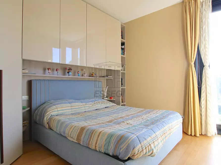 Immagine 12 di Appartamento in vendita  in Piazza della Croce 49 a Lucca