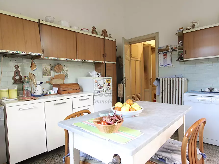 Immagine 8 di Villa in vendita  a Lucca