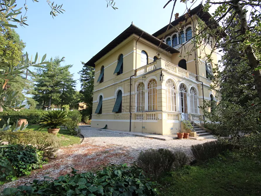 Immagine 1 di Villa in vendita  in Via Sarzanese 1028 a Lucca