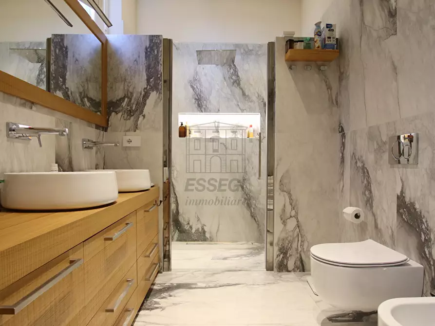 Immagine 20 di Appartamento in vendita  in Via del Portico 13 a Lucca