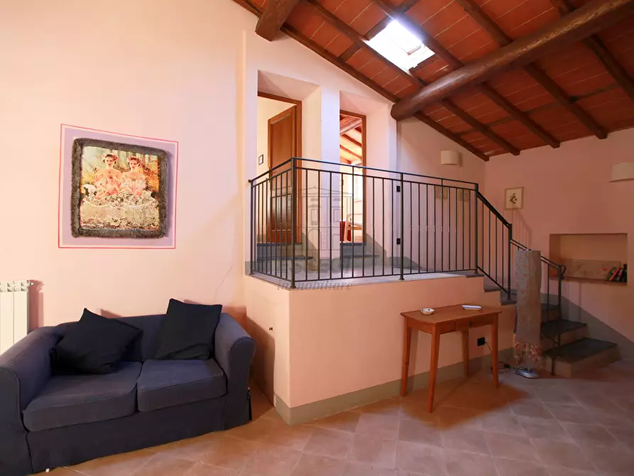 Immagine 53 di Rustico / casale in vendita  in Via di matraia a Lucca