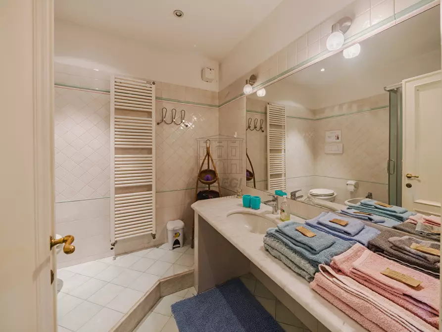 Immagine 11 di Appartamento in vendita  in Via della Zecca a Lucca