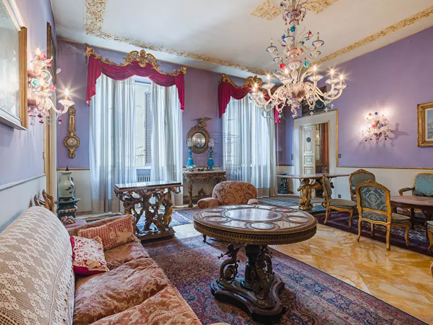 Immagine 5 di Palazzo in vendita  in Via Beccheria 35 a Lucca