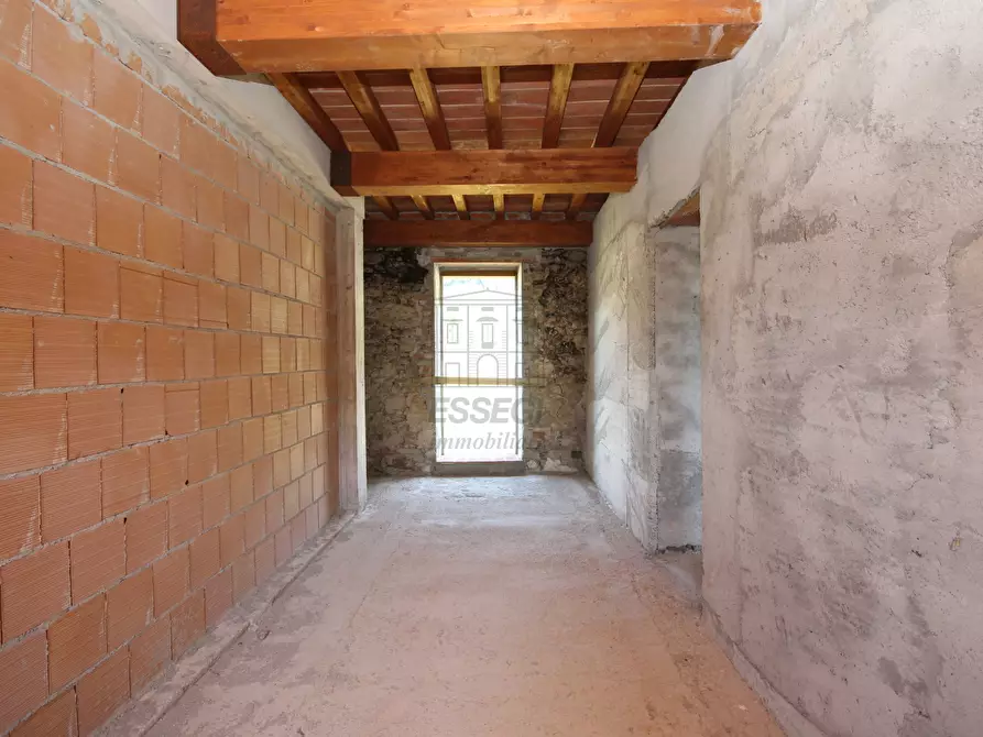 Immagine 28 di Rustico / casale in vendita  a Lucca