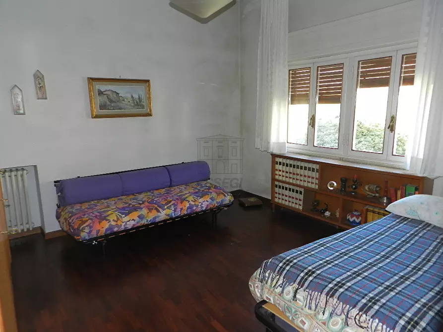 Immagine 9 di Villa in vendita  a Lucca
