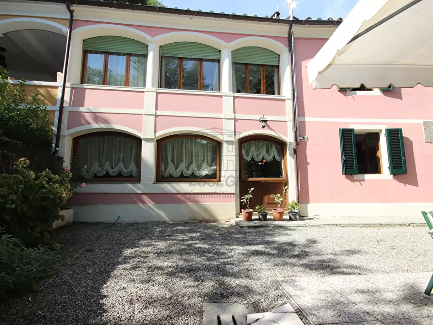 Immagine 1 di Villa in vendita  in Viale Roma 9 a Bagni Di Lucca