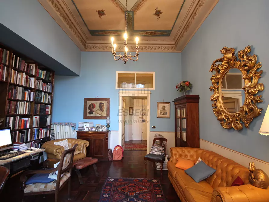 Immagine 5 di Appartamento in vendita  in piazza san frediano a Lucca