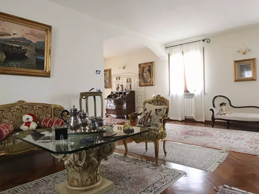 Immagine 7 di Villa in vendita  in Via delle Ville Prima a Lucca