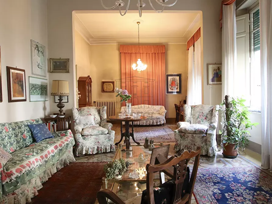 Immagine 6 di Villa in vendita  a Lucca