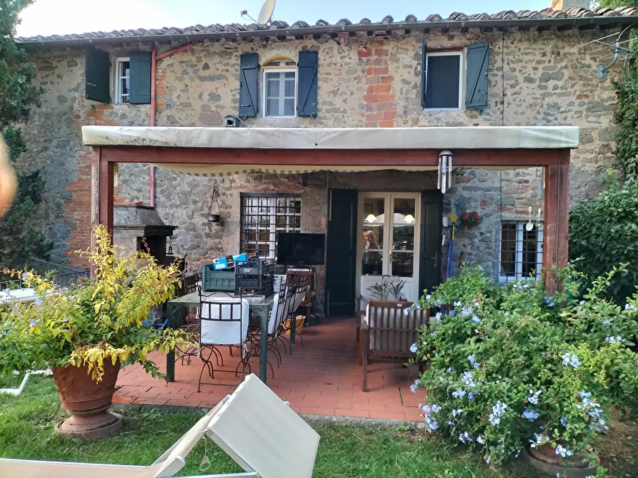 Immagine 40 di Rustico / casale in vendita  a Capannori