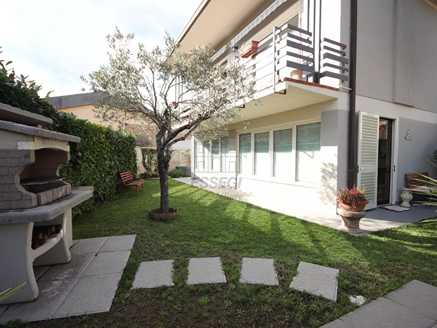 Immagine 3 di Villa in vendita  in Viale G. Puccini, S.Anna 1769 a Lucca