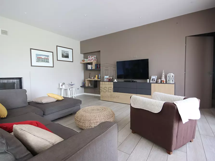 Immagine 21 di Villa in vendita  in Viale Prete a Capannori