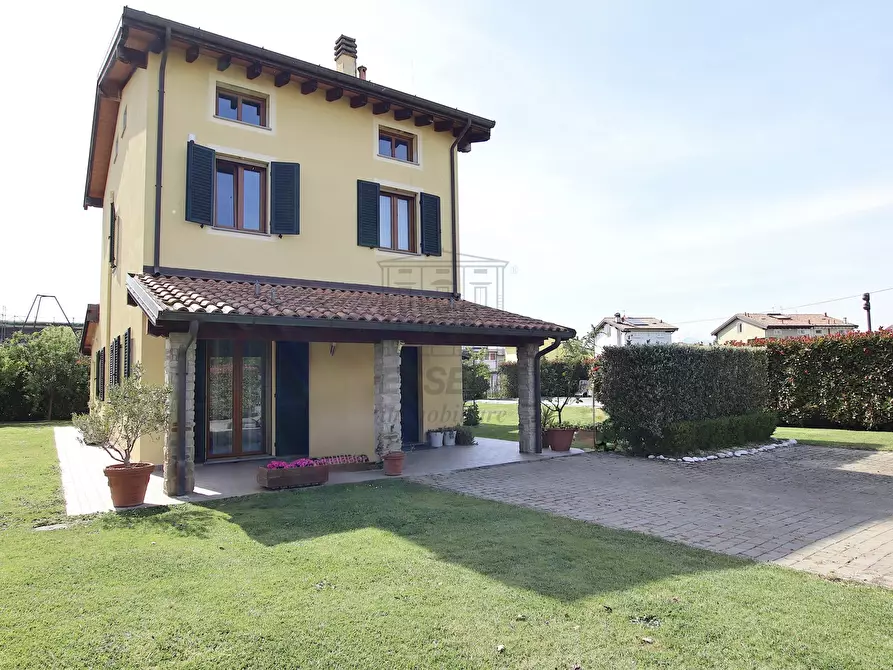 Immagine 1 di Villa in vendita  in Via Lombarda Lammari 293 a Capannori