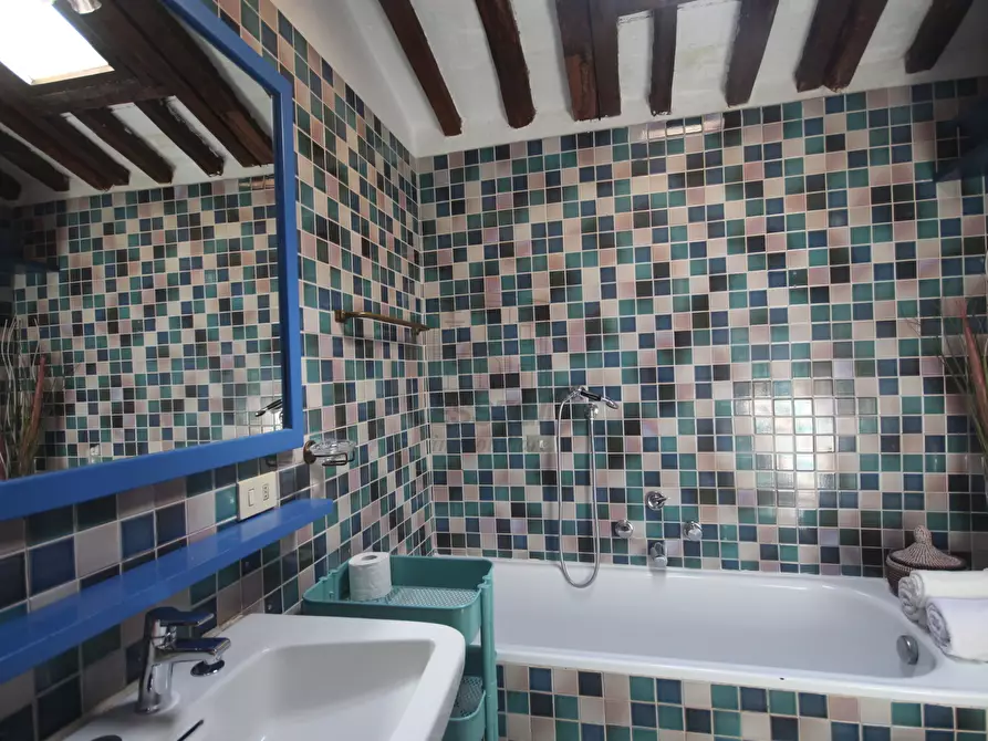 Immagine 20 di Rustico / casale in vendita  a Lucca