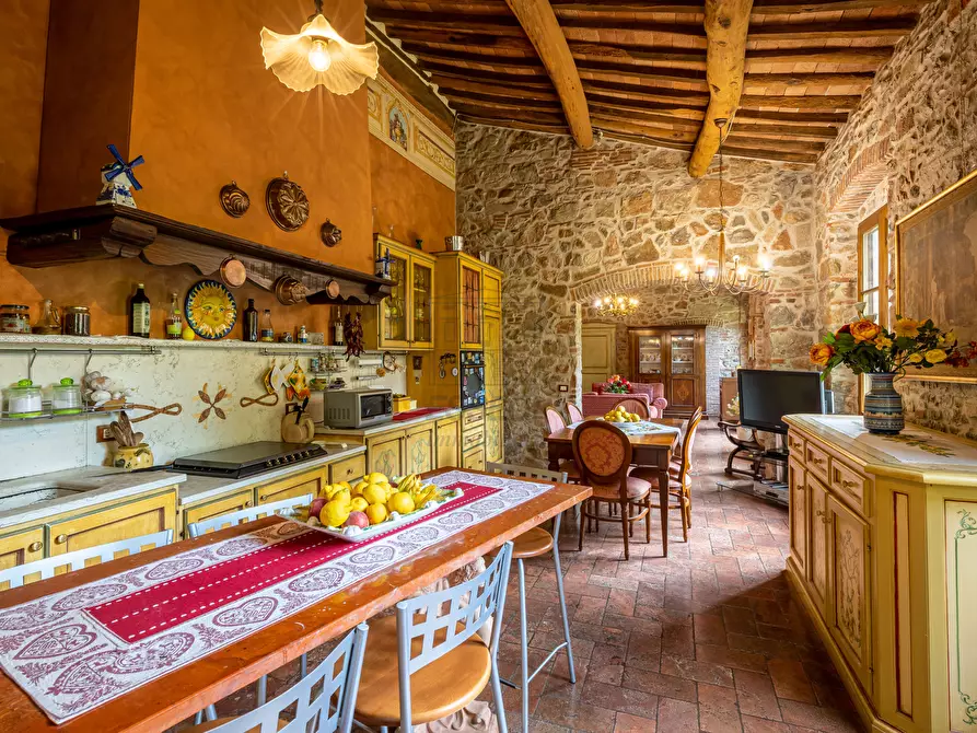 Immagine 33 di Villa in vendita  in via del maccennere a Lucca