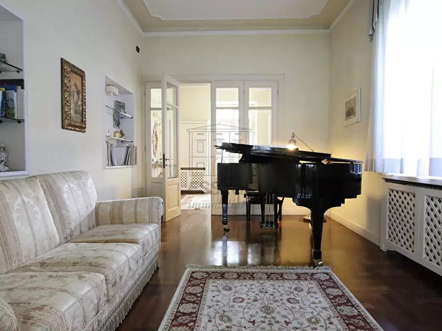 Immagine 9 di Villa in vendita  in Viale Pacini 35 a Lucca