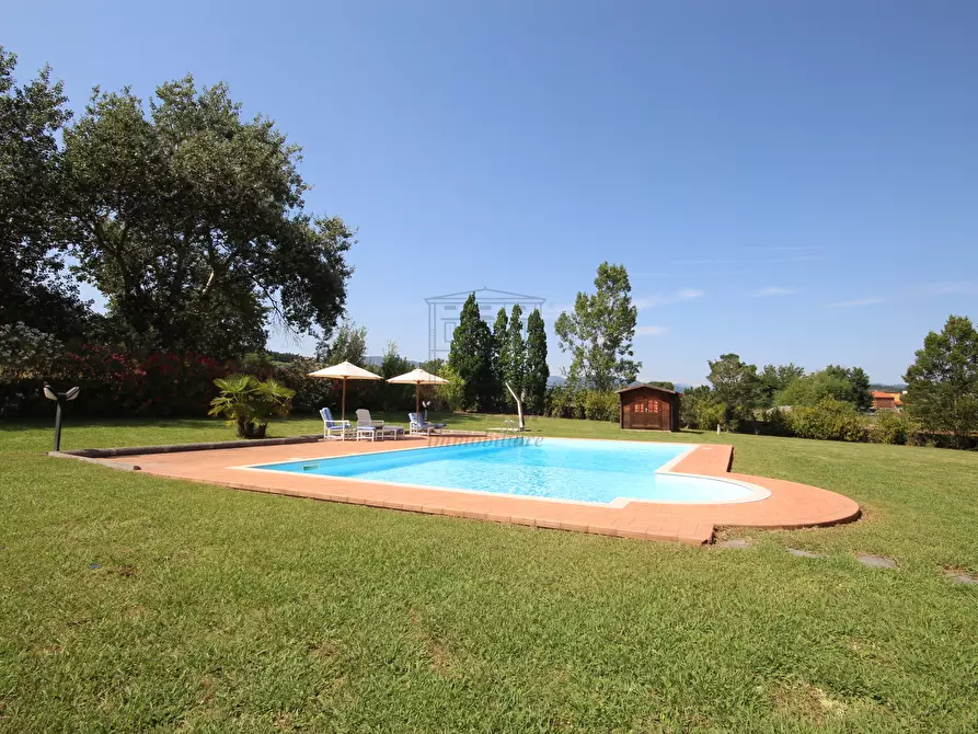 Immagine 7 di Rustico / casale in vendita  a Lucca