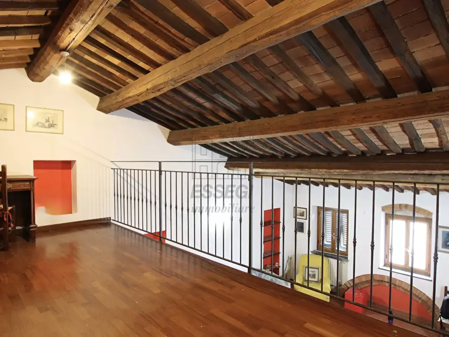 Immagine 7 di Appartamento in vendita  a Lucca