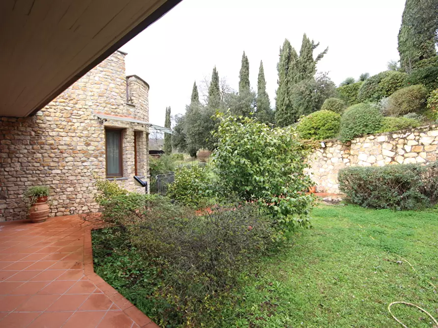 Immagine 7 di Villa in vendita  in via delle foreste a Lucca